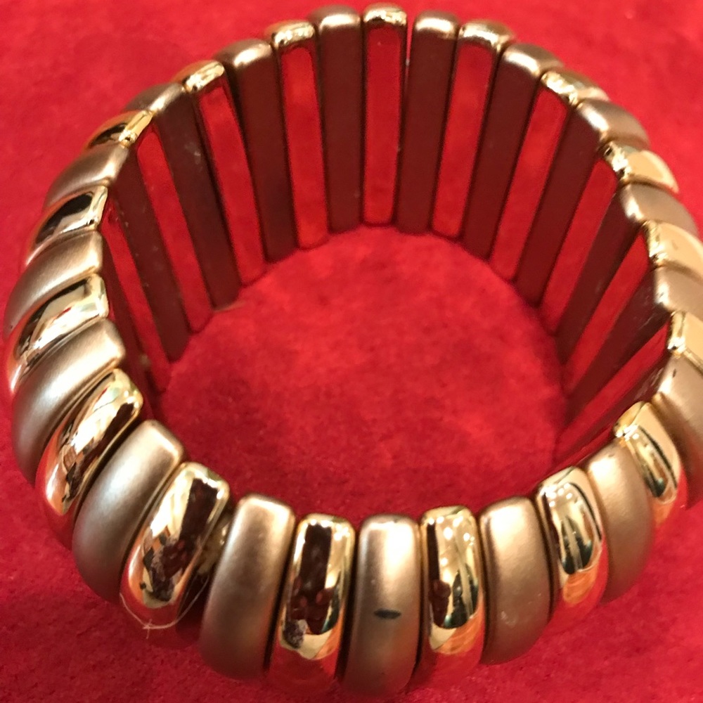 Gold tone bracelet